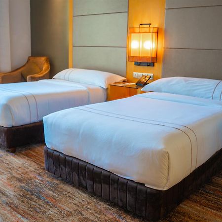 The Waterfront Hotel Kuching Eksteriør billede Two single beds