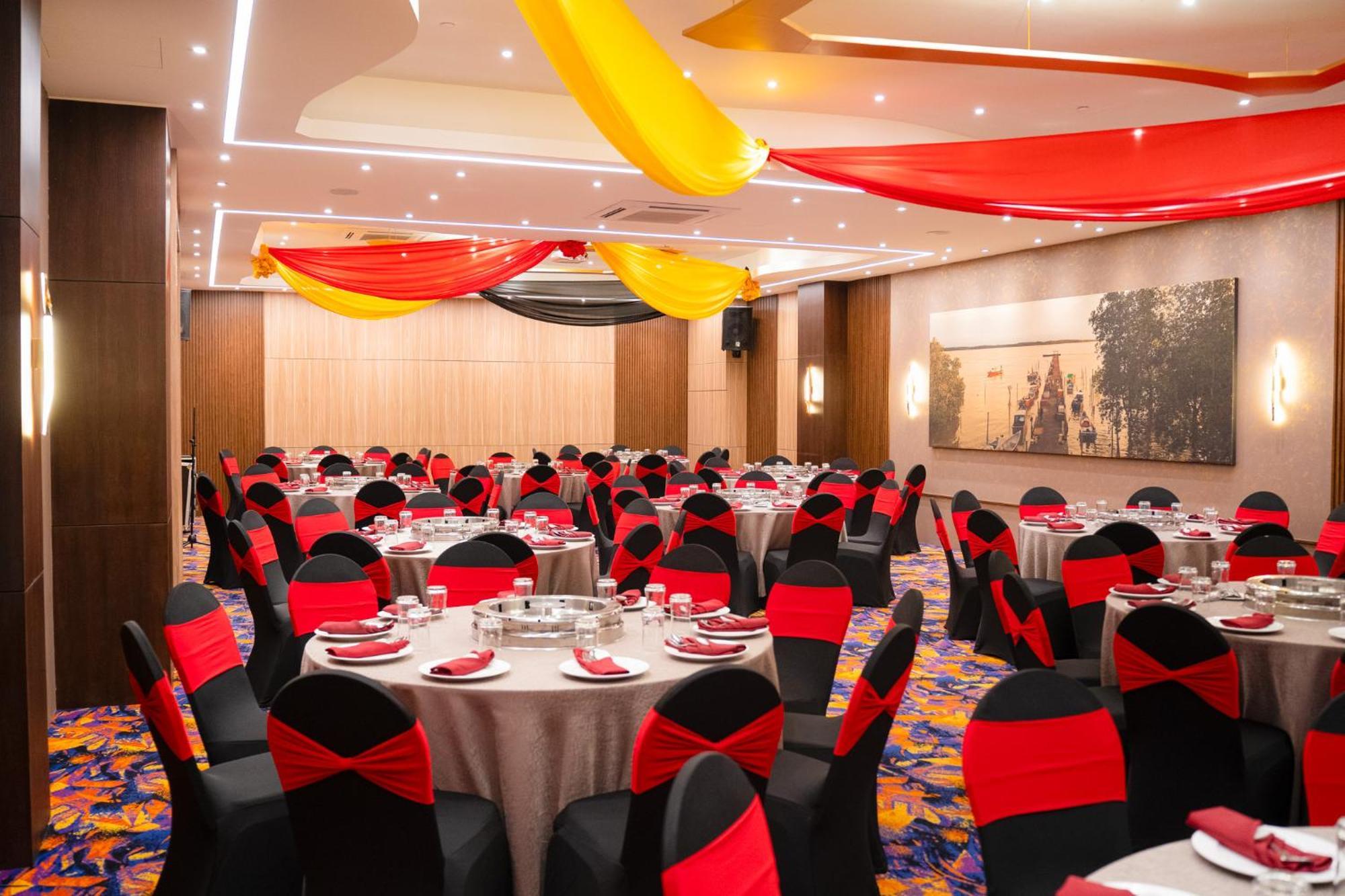The Waterfront Hotel Kuching Eksteriør billede The ballroom