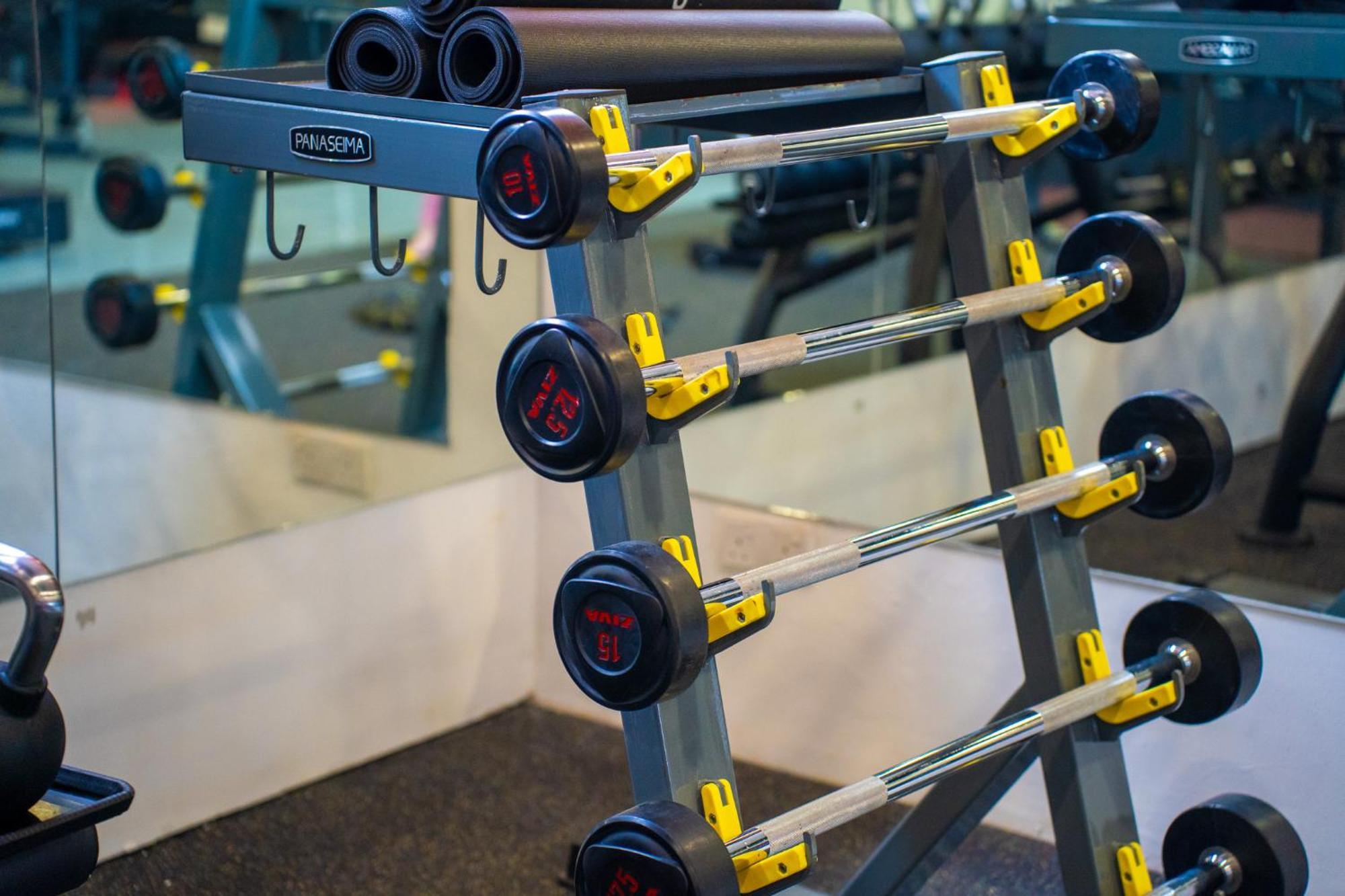 The Waterfront Hotel Kuching Eksteriør billede A barbell rack