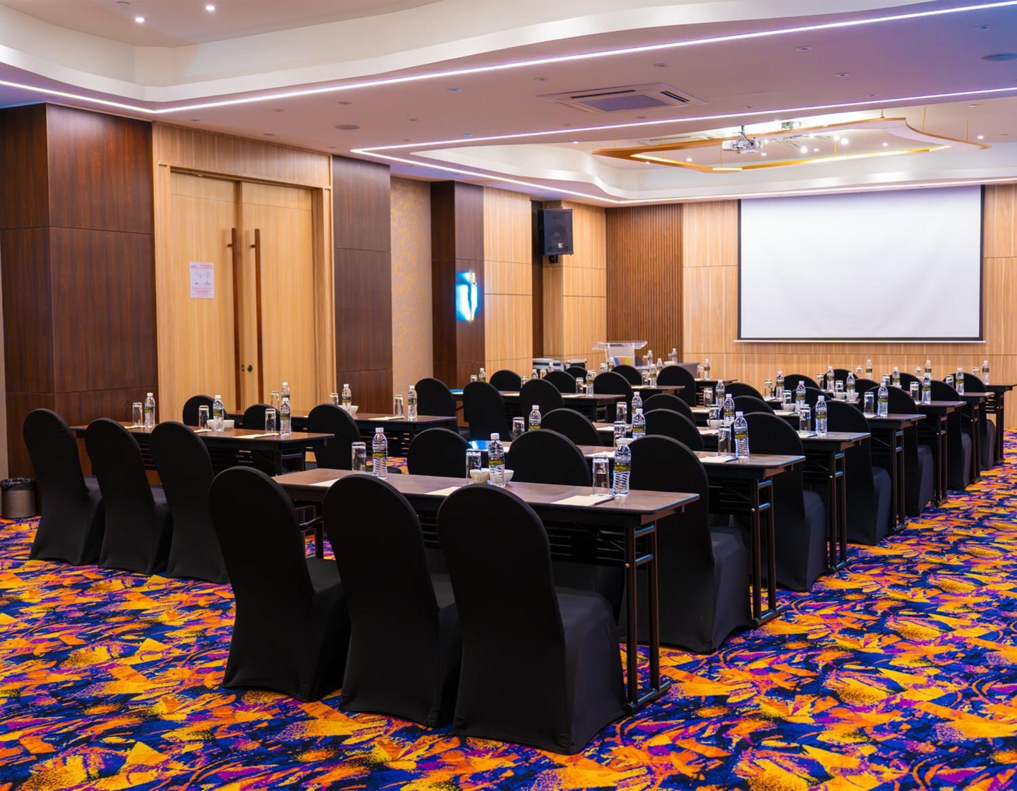 The Waterfront Hotel Kuching Eksteriør billede Meeting room