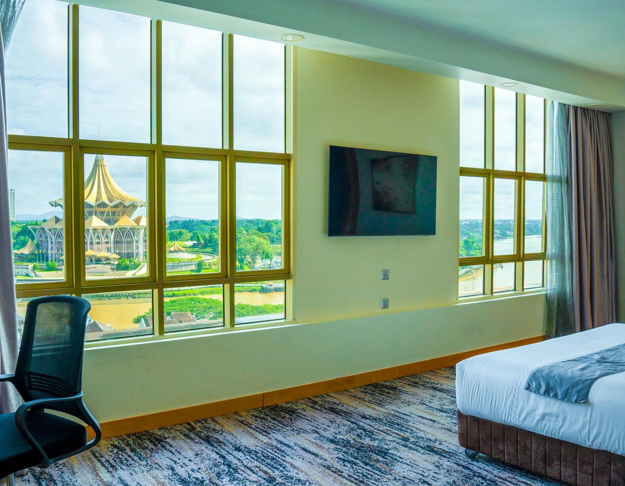 The Waterfront Hotel Kuching Eksteriør billede A room at the hotel