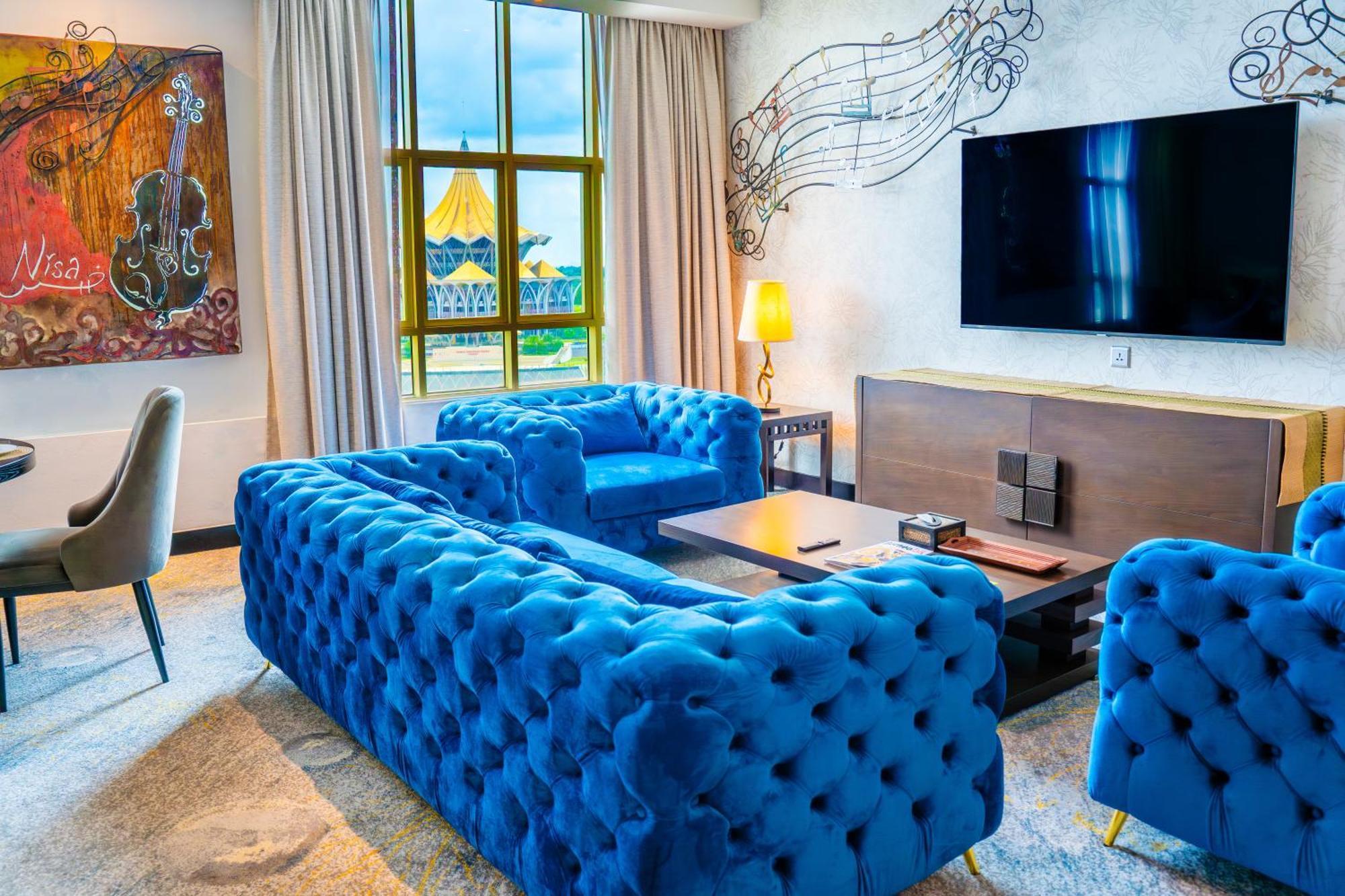 The Waterfront Hotel Kuching Eksteriør billede A suite at the hotel