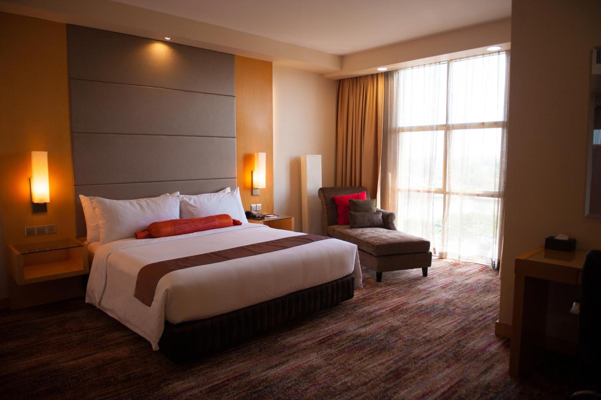 The Waterfront Hotel Kuching Eksteriør billede A room at the hotel