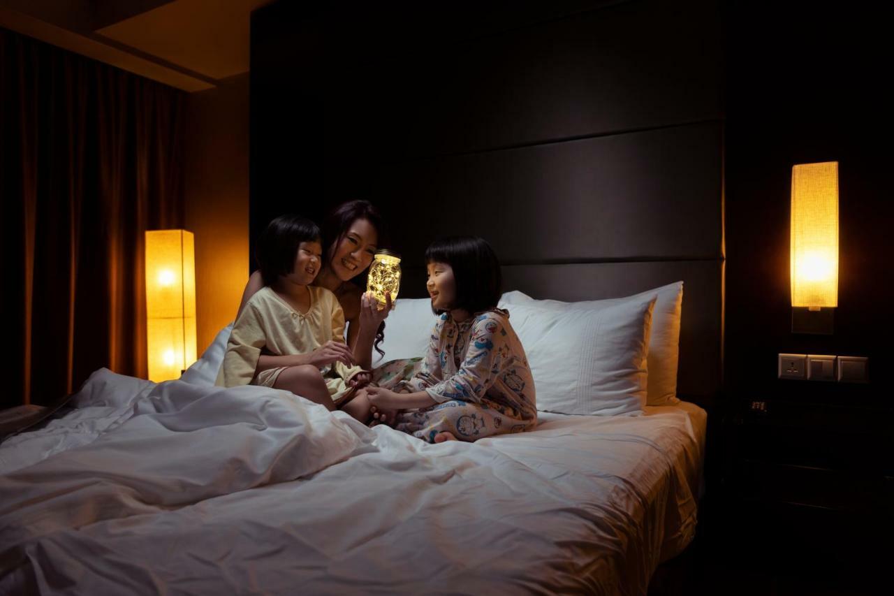 The Waterfront Hotel Kuching Eksteriør billede A scene from the film